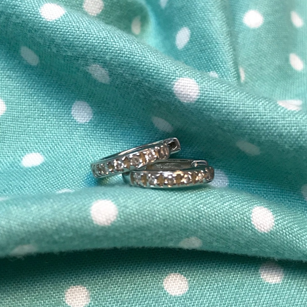 Diamond & white gold earrings